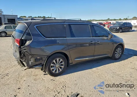 2017 Chrysler Pacifica Touring L z USA, uszkodzony, nr VIN 2C4RC1BG4HR683160